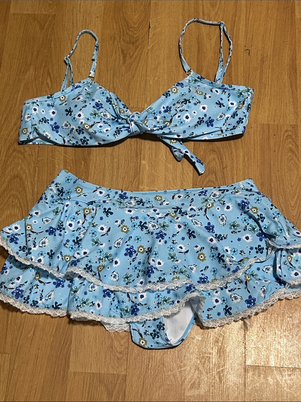 Light Blue Floral Tie-Front Bikini Top with Ruffle Skirted Bottoms Swimsuit XL